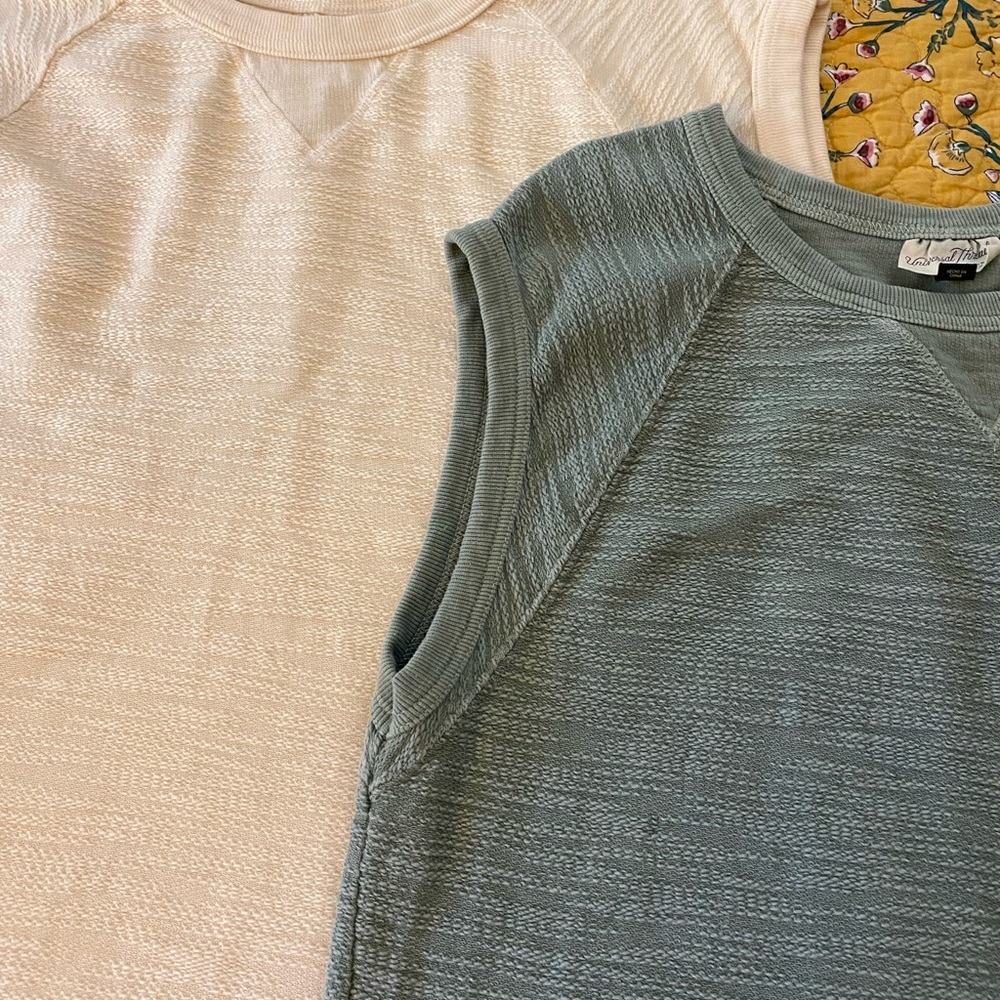 Universal Thread slight crop - Picture 3 of 4